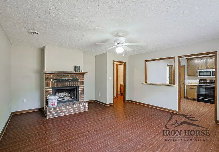 229 N Burson Ave #B — Photo 4
