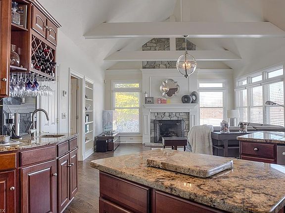 5th image of 300 Spyglass Dr