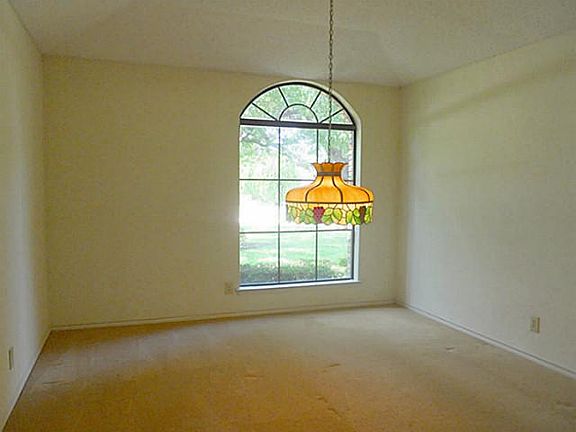 4th image of 935 Fairlawn Dr