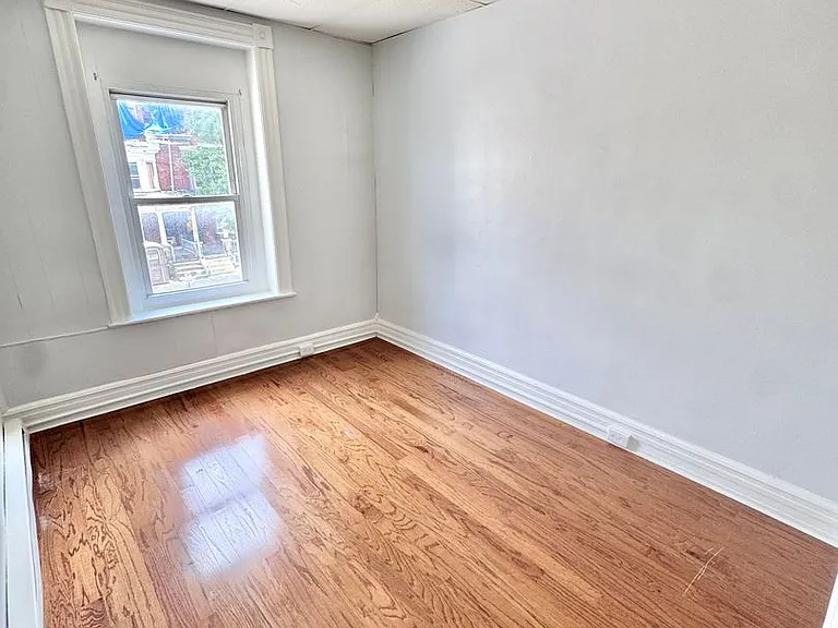 501 W Allen St — Photo 13