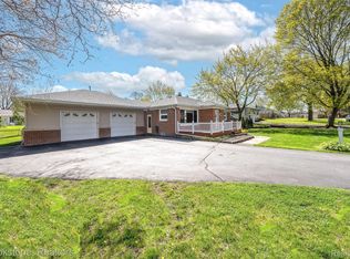 3390 Norris Rd, Waterford, MI 48329