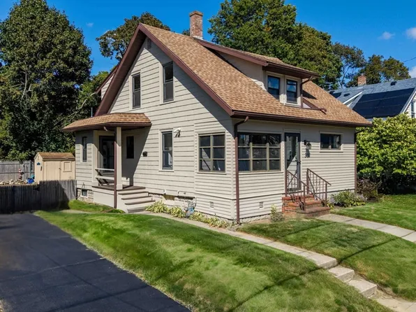 30 Taber St, Fairhaven, MA 02719