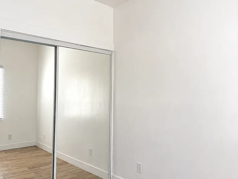 447 S. Rampart Blvd - Studio & 1 Bedroom Apartment! — Photo 11