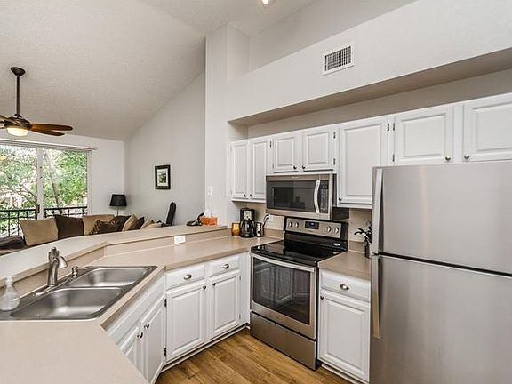 4th image of 654 Arbor Lake Ln