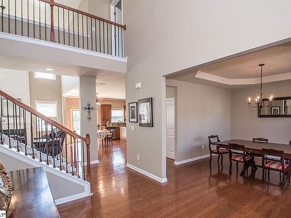 5th image of 409 Plamondon Dr