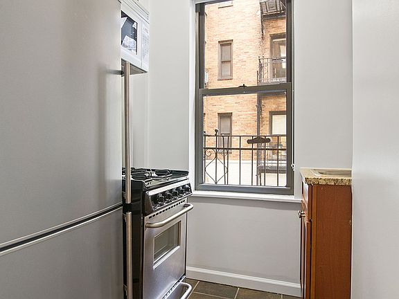 4th image of 220 W 24th St #2202C