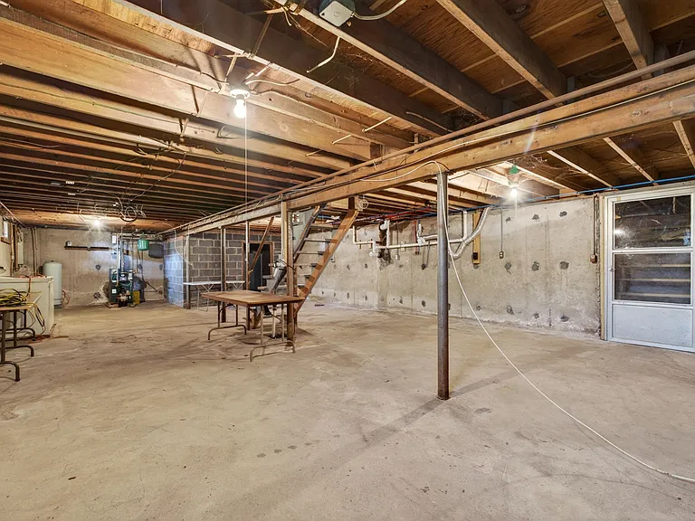 121 Cherry Hill Rd — Photo 32
