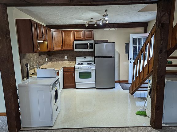 2nd image of 33 Myrtle St #3