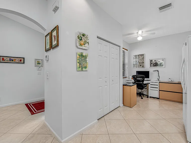 9543 Crescent View Dr N — Photo 20