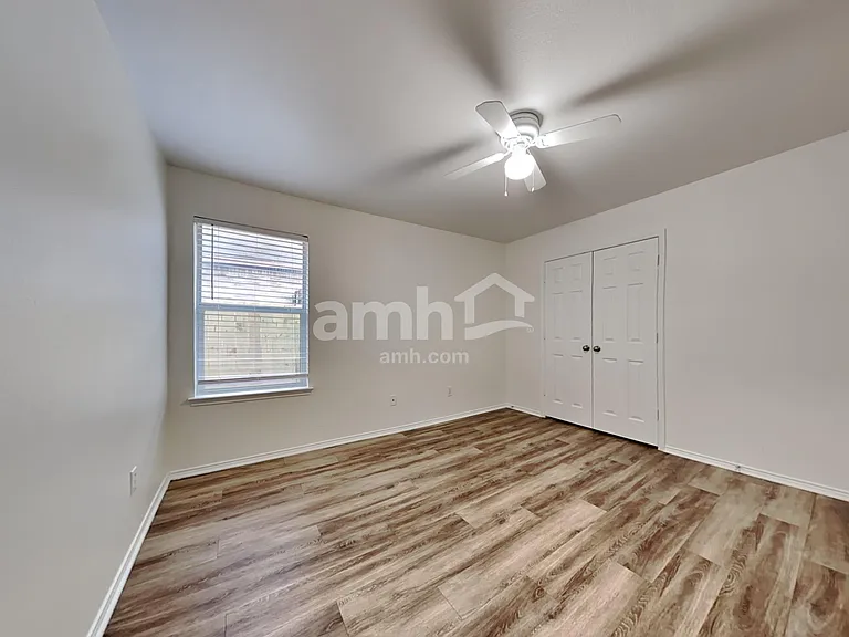 1041 Hidden Lake Dr — Photo 16