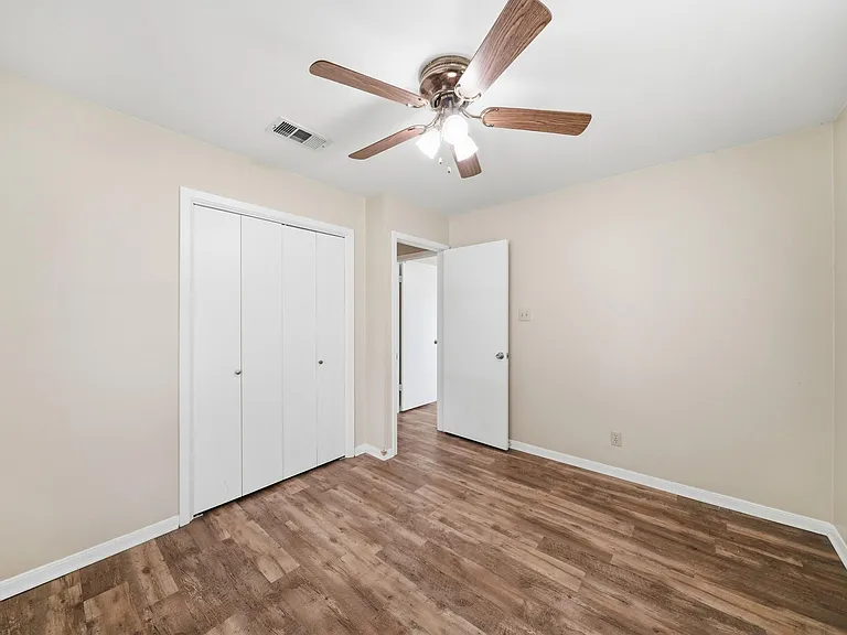 1017 Lions Park Dr — Photo 18