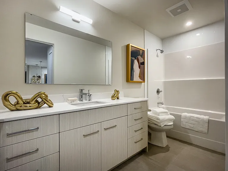 1301 Burnside Rd W — Photo 26