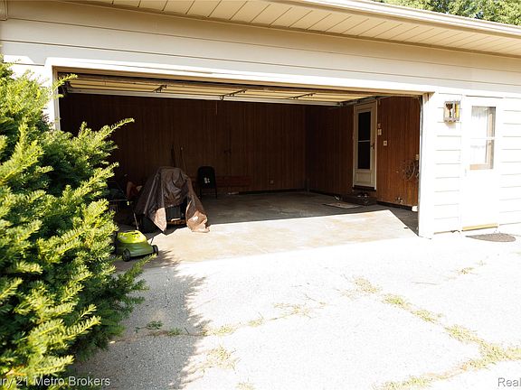 5th image of 4394 Apache Dr