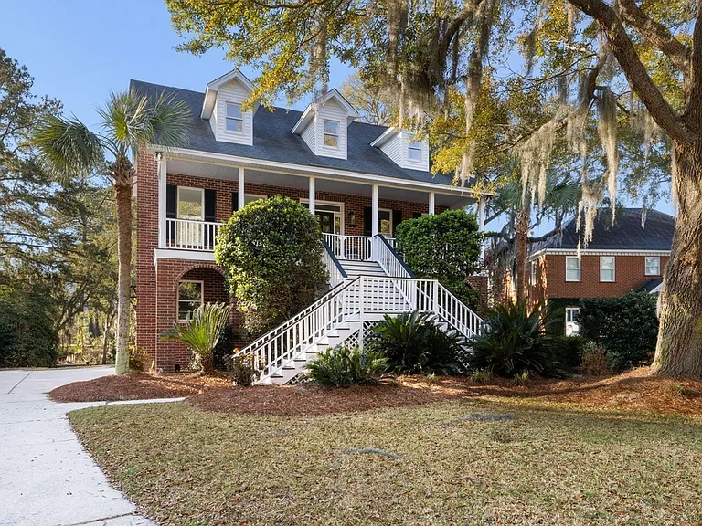 669 Palisades Dr — Photo 32