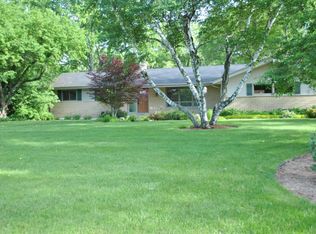 2303 W Hickory Ln, Mequon, WI 53092