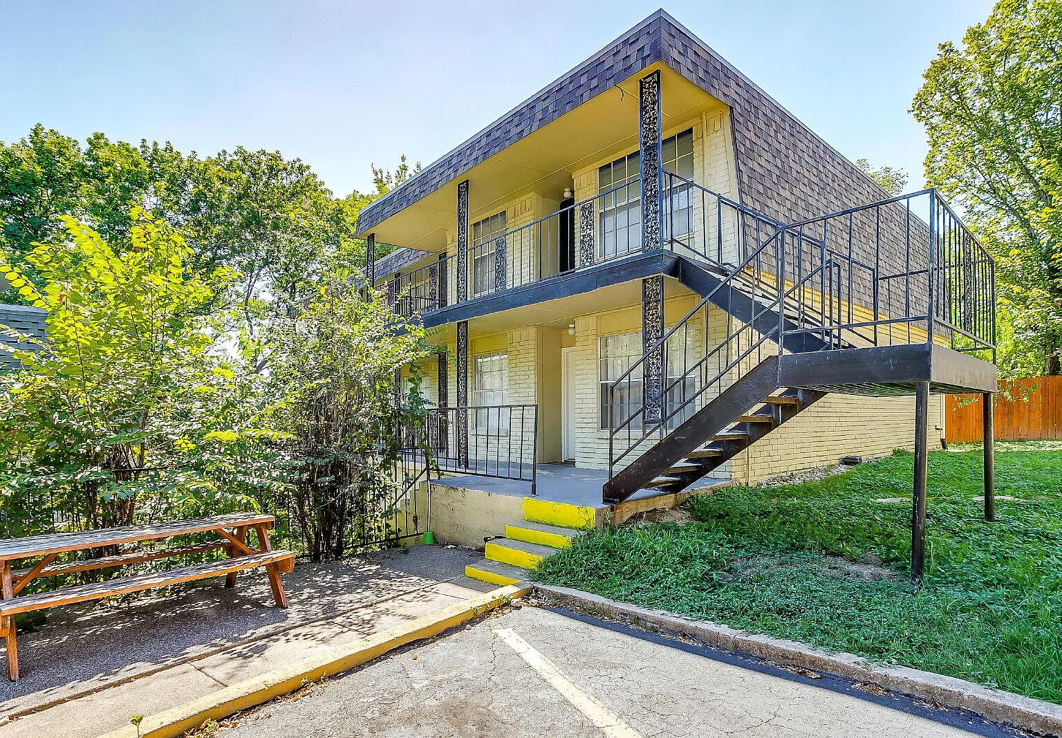 1 bed, 1.0 bath, 650 sqft, $1,150 — Photo 1