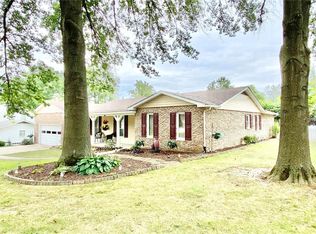 1811 Biscay Dr, Godfrey, IL