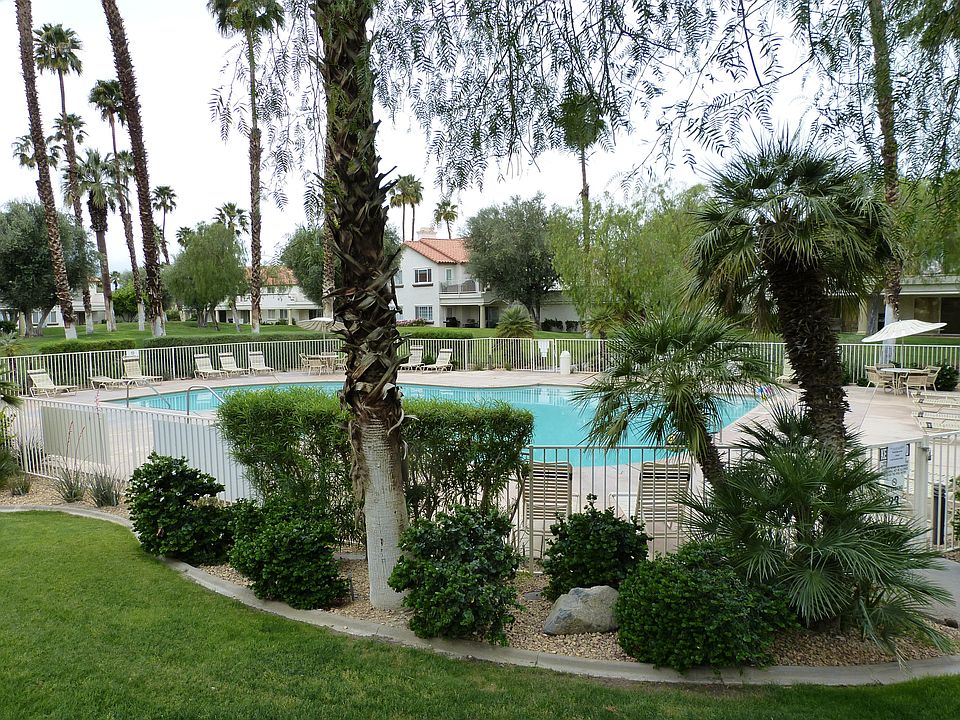 1st image of 682 Vista Lago Cir N
