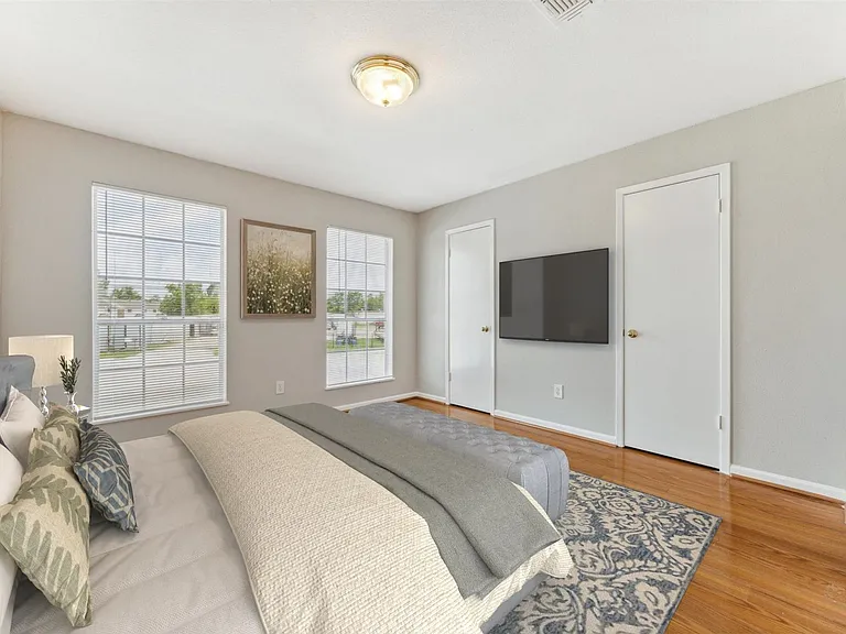 1916 Upland Dr — Photo 4