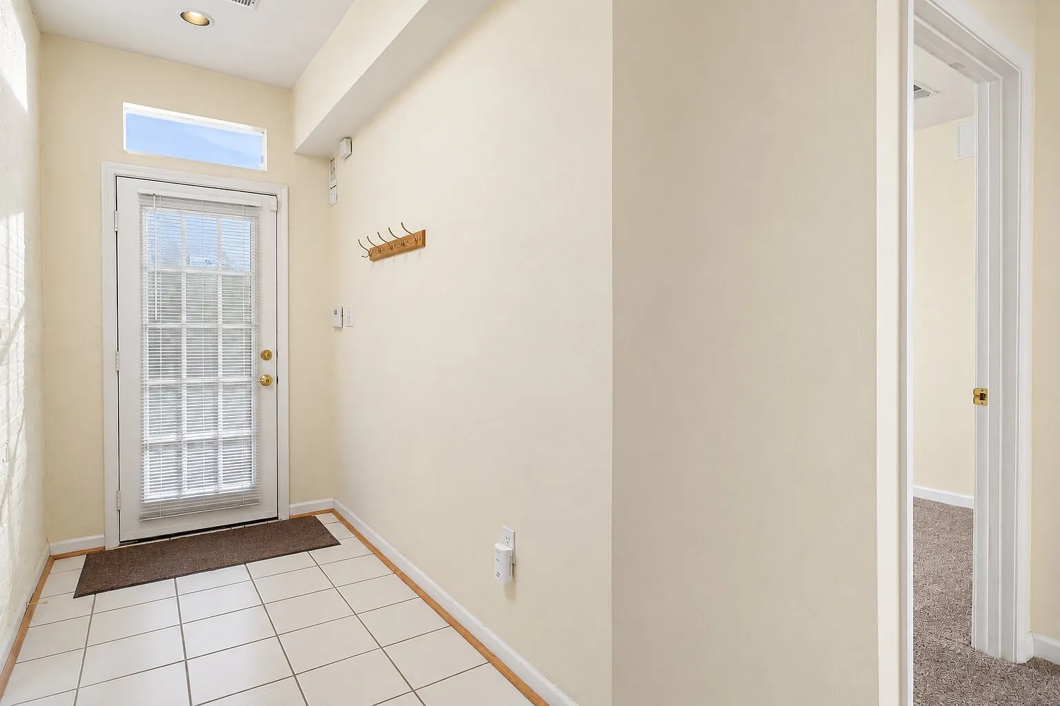 2 bed, 1000 sqft, $2,160 — Photo 4