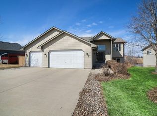 910 Acacia Dr S, Annandale, MN 55302