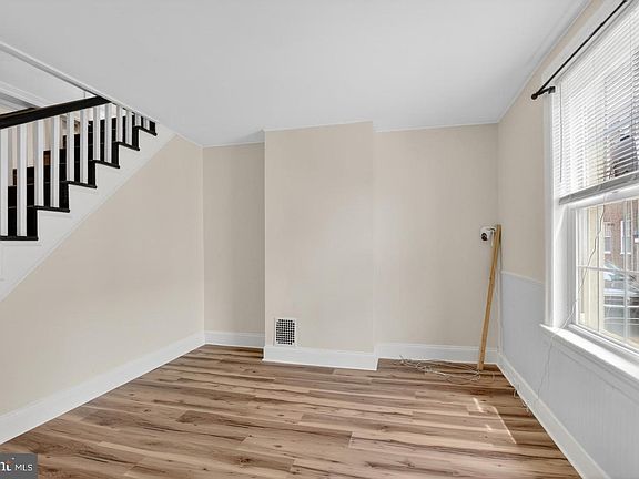 4th image of 2306 Mercer St