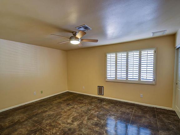 3rd image of 1022 E Paradise Ln