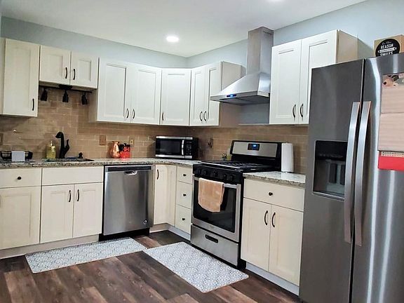 5th image of 4057 CHAUCER Place