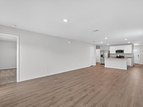 4th image of 1818 Potomac Ln