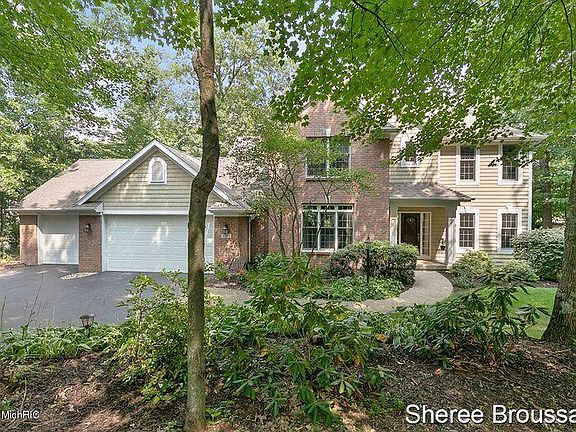 5th image of 4682 Dunrobin Dr NE