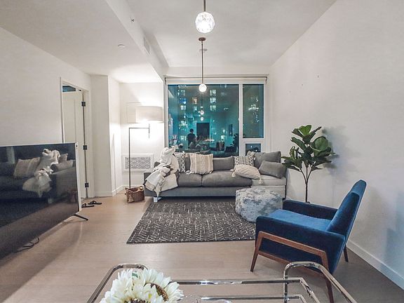2nd image of 1050 S Grand Ave #1107
