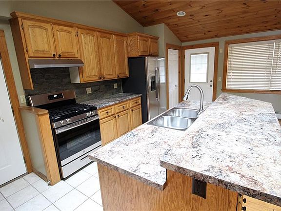 4th image of 7 Rolling Meadow Dr N