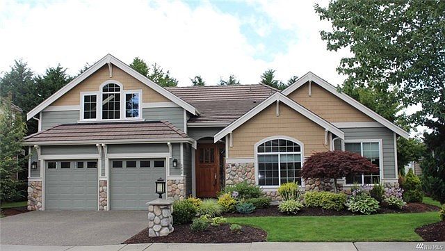 Stunning home with wonderful floor plan featuring 2 main floor masters, open great room with gourmet kitchen. Large bonus room upstairs with bath and closet makes the perfect 3rd suite.