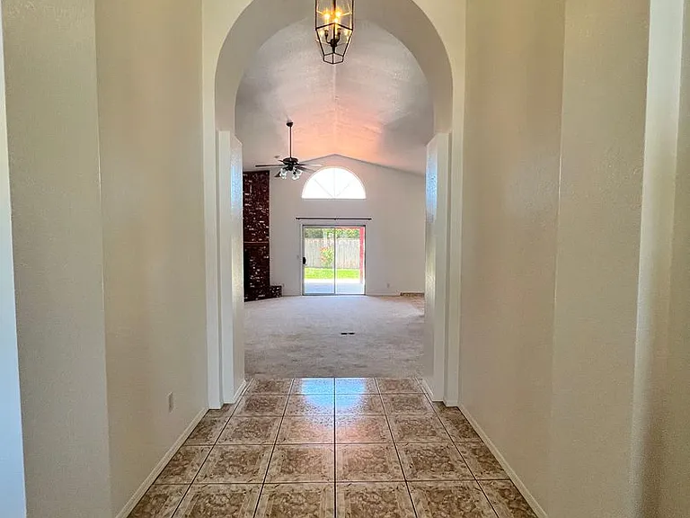 901 Paintbrush Dr — Photo 3