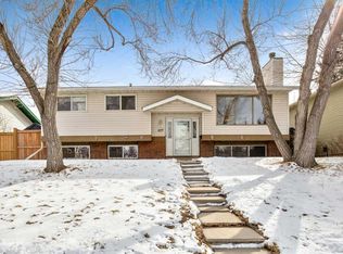 427 Queen Anne Way SE, Calgary, AB T2J 4R8