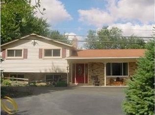 980 Rowland Rd, Leonard, MI 48367