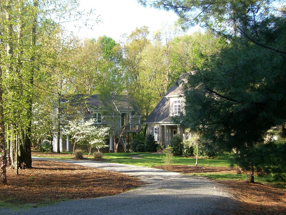 Private Waterfront Setting