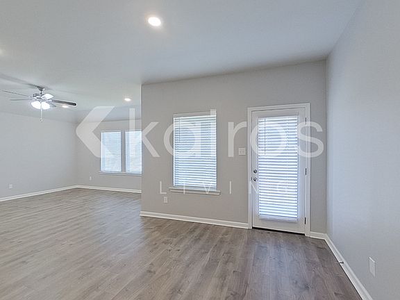 3rd image of 125 Santiago Ct