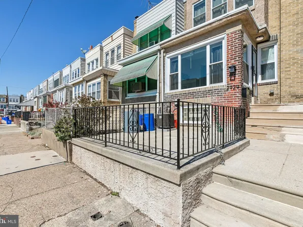 2929 S Dewey St, Philadelphia, PA 19142