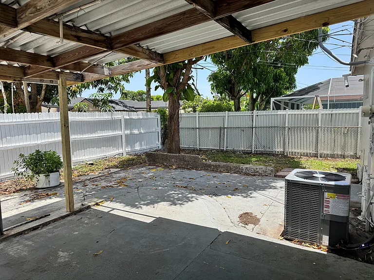 2091 Oleander Dr — Photo 5