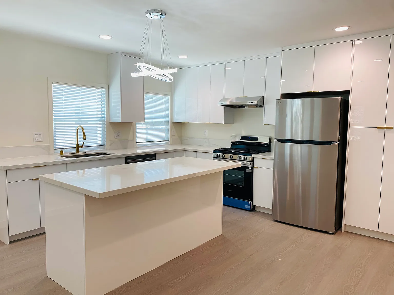 2 bed, 1000 sqft, $3,150 — Photo 4