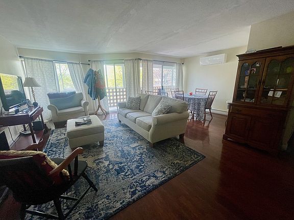 Living/Dining area