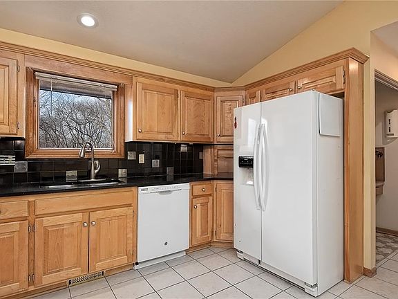 3rd image of 419 1st St