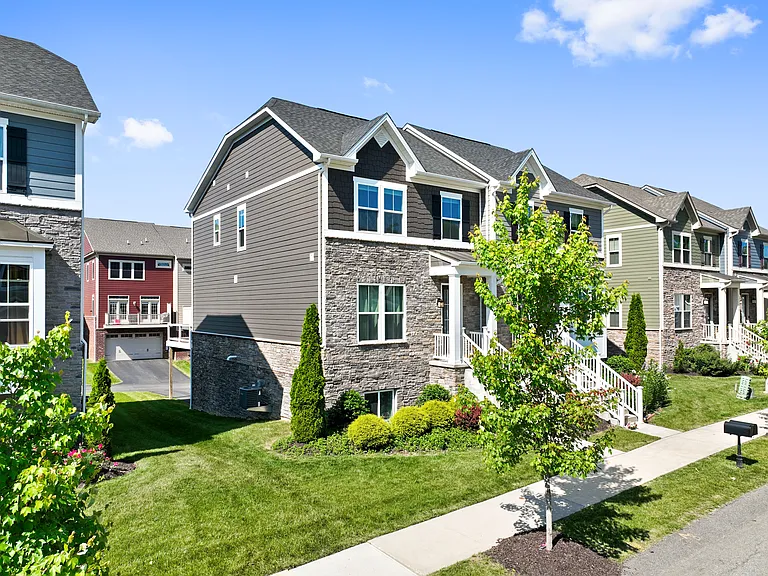 138 Seneca Pl — Photo 40