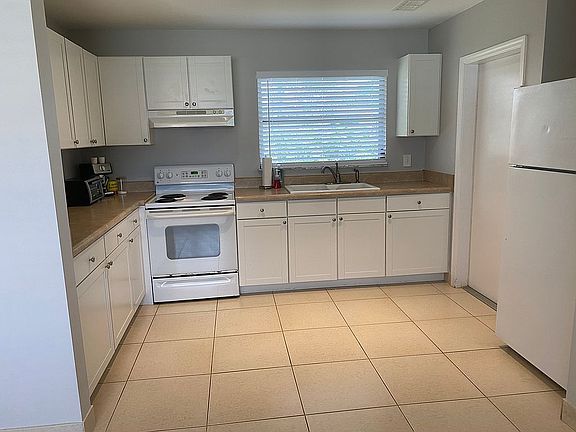 3rd image of 801 101st Ave N
