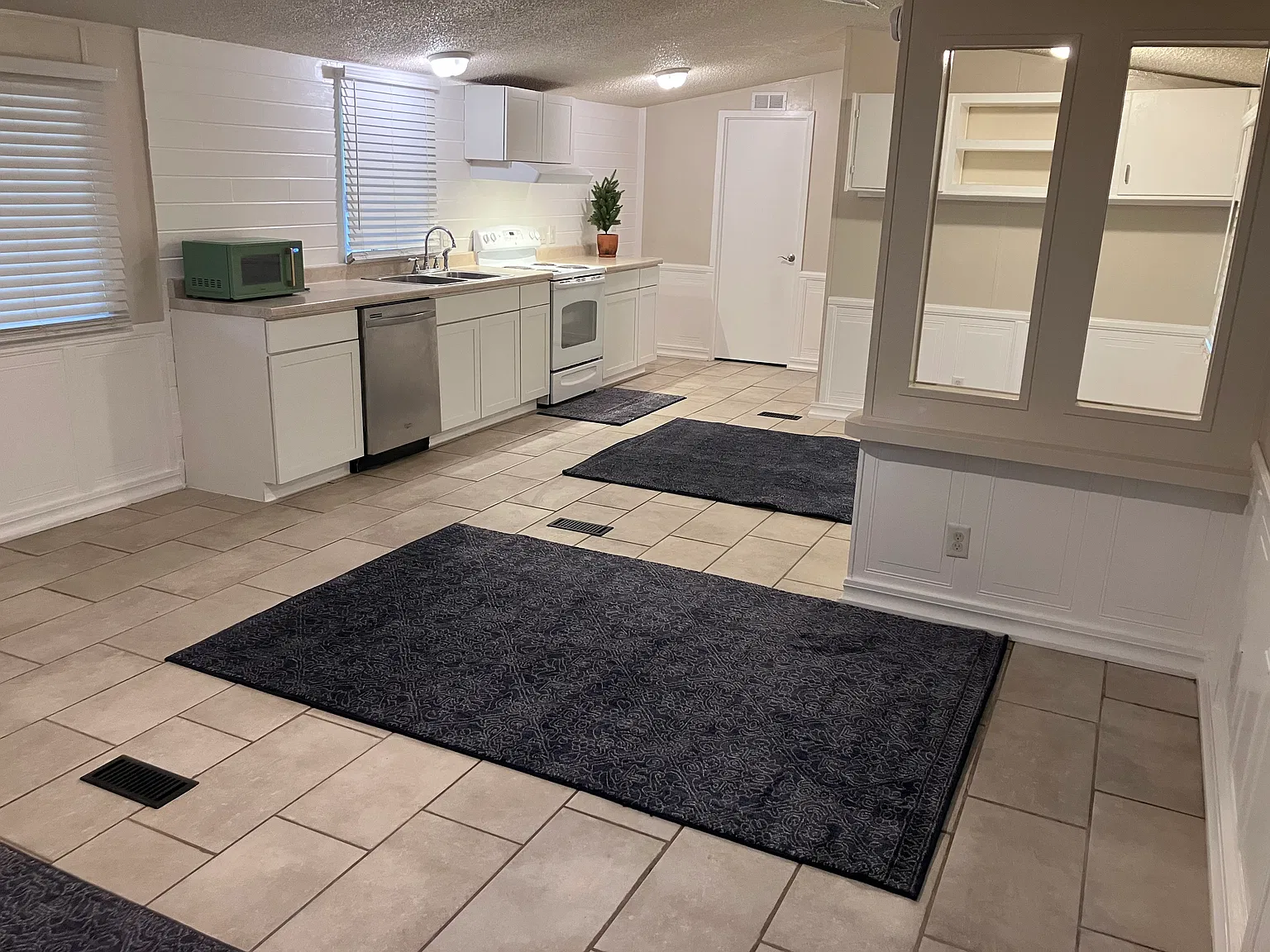 3 bed, 1300 sqft, $1,495 — Photo 2