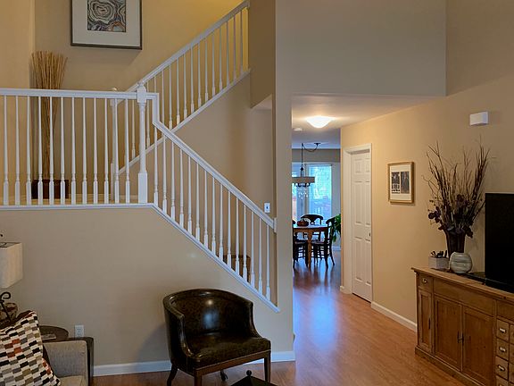 3rd image of 3204 Country Hollow Dr