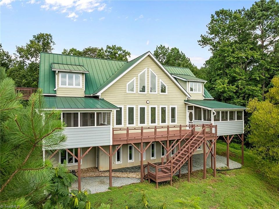 1st image of 553 Waterside Dr