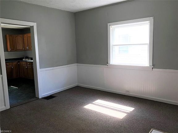 4th image of 127 Garden St