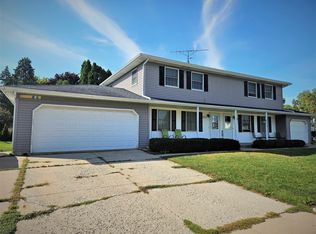 1861 Wisconsin St, Oshkosh, WI 54901